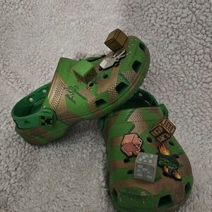 CROCS Kids Green and Tan MINECRAFT Clogs